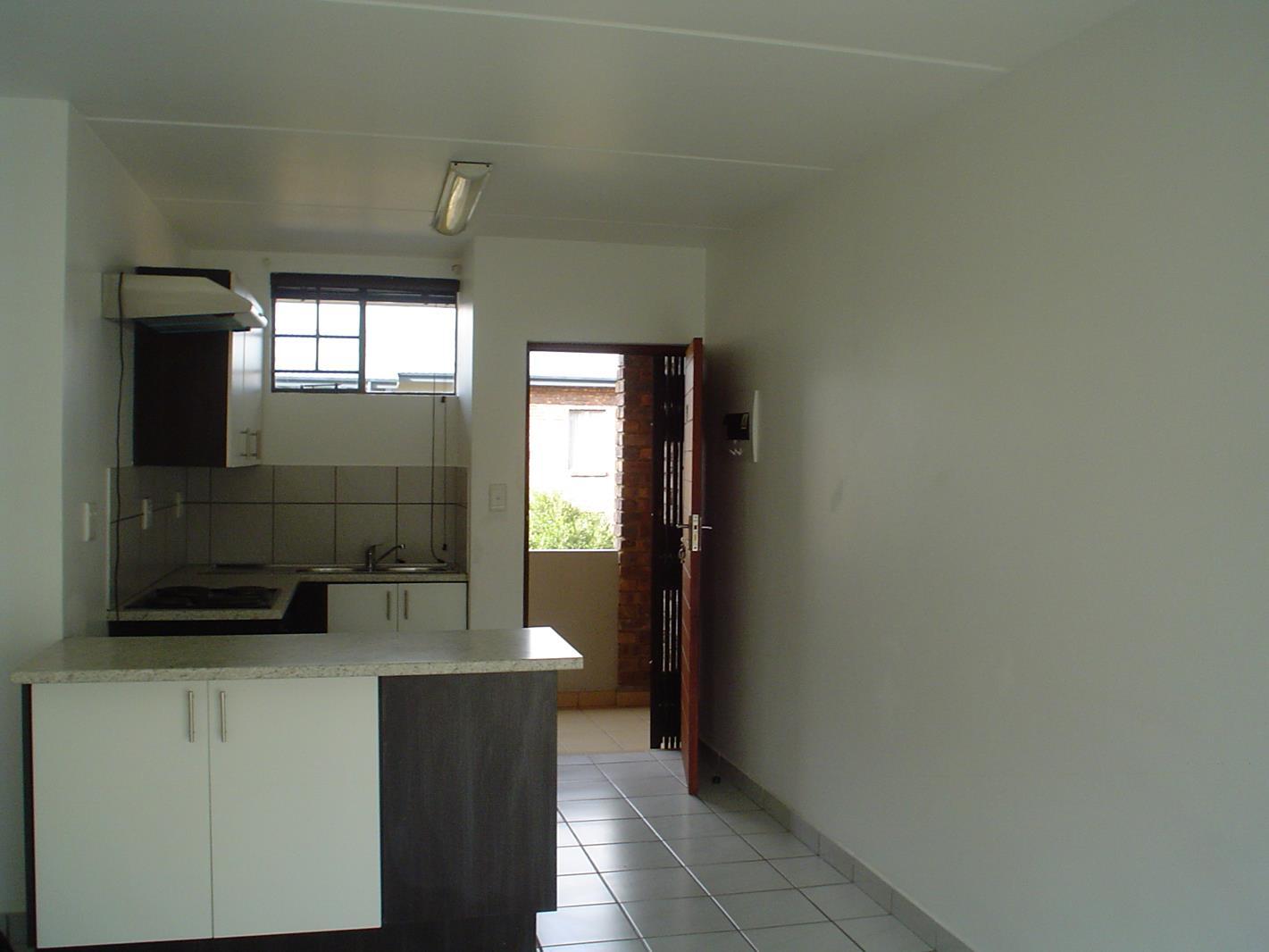 2 Bedroom Apartment in Rooihuiskraal North