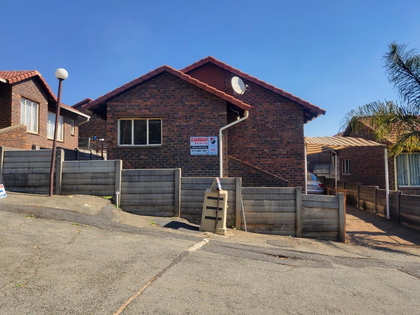 3 Bedroom Townhouse in Mondeor
