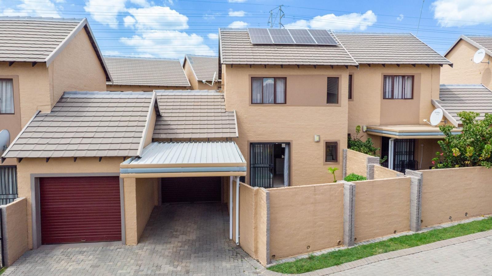 2 Bedroom Townhouse in Carlswald Estate
