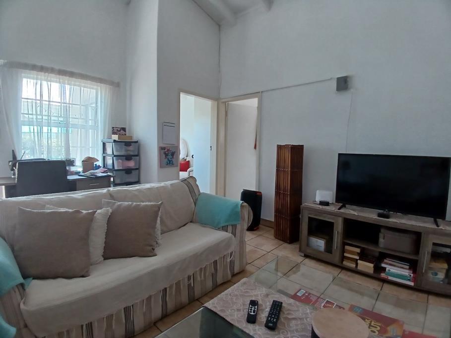 2 Bedroom Simplex in Meyersdal