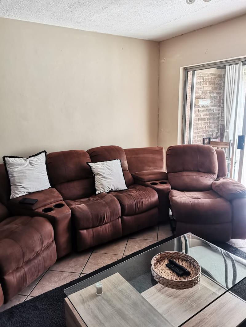 2 Bedroom Townhouse in Mooikloof Ridge