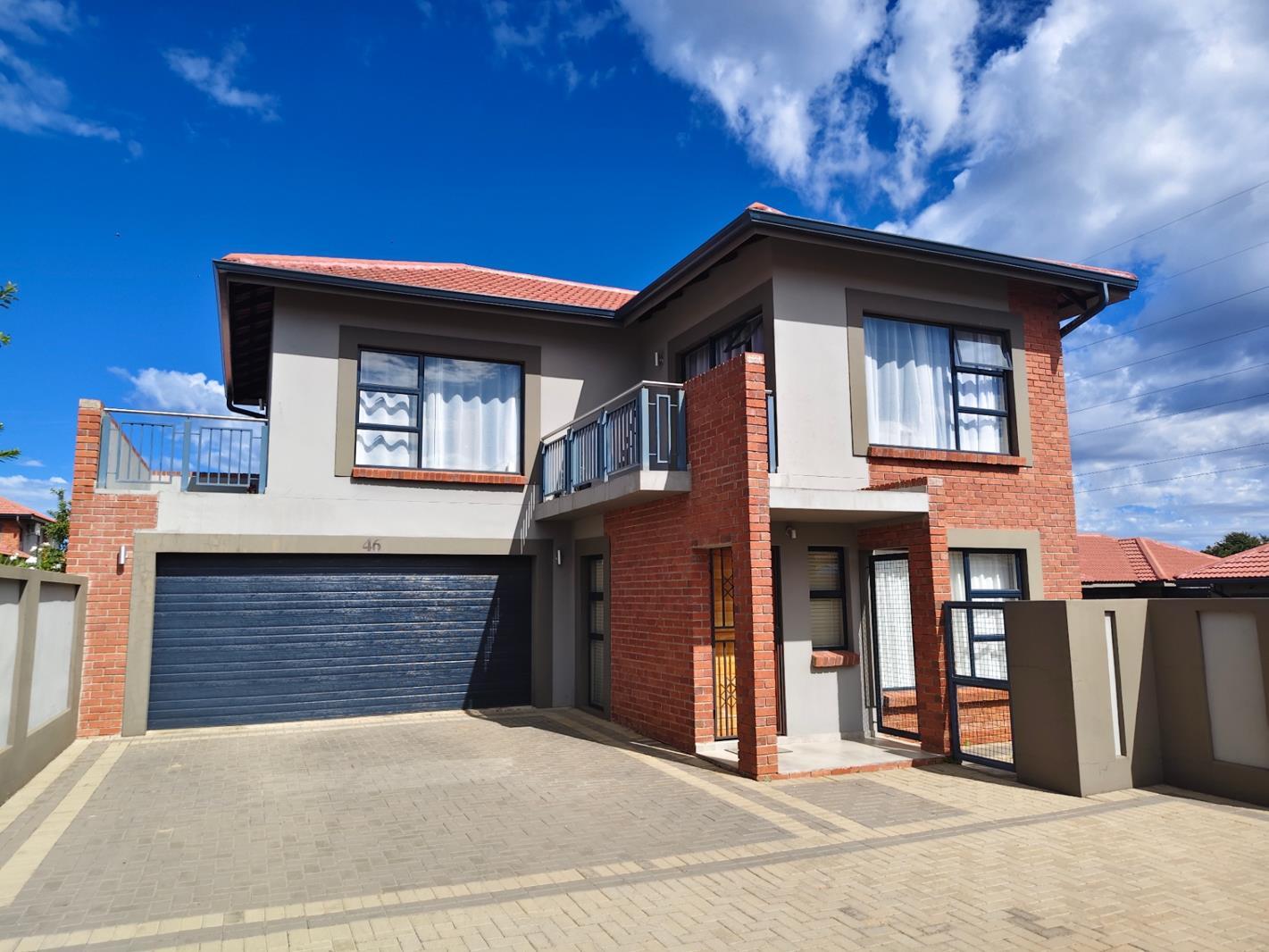 3 Bedroom Townhouse in Langenhoven Park