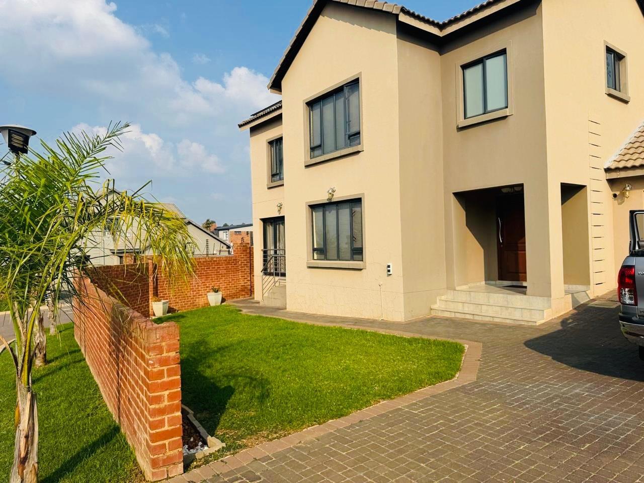 3 Bedroom House in Bronberg
