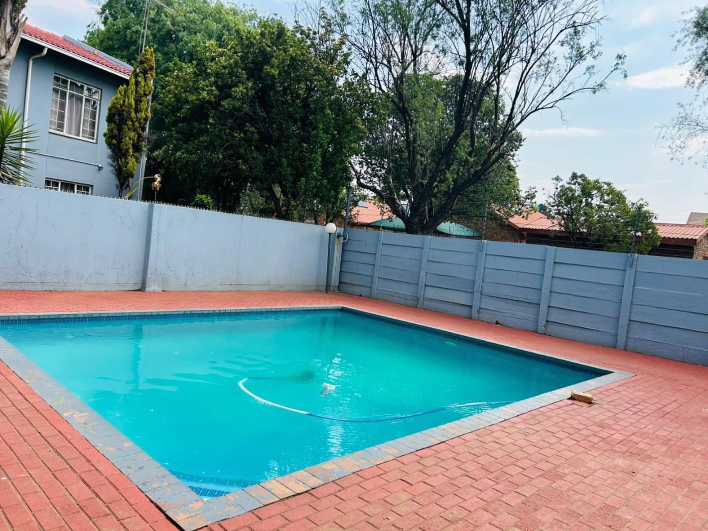 2 Bedroom Apartment in Westwood
