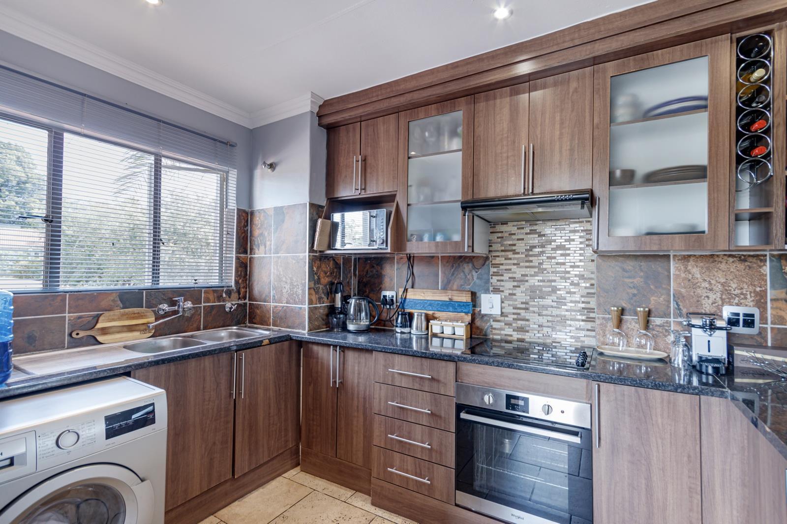 2 Bedroom Apartment in Glen Marais