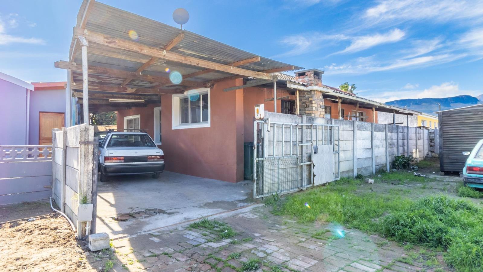 3 Bedroom House in Groenheuwel