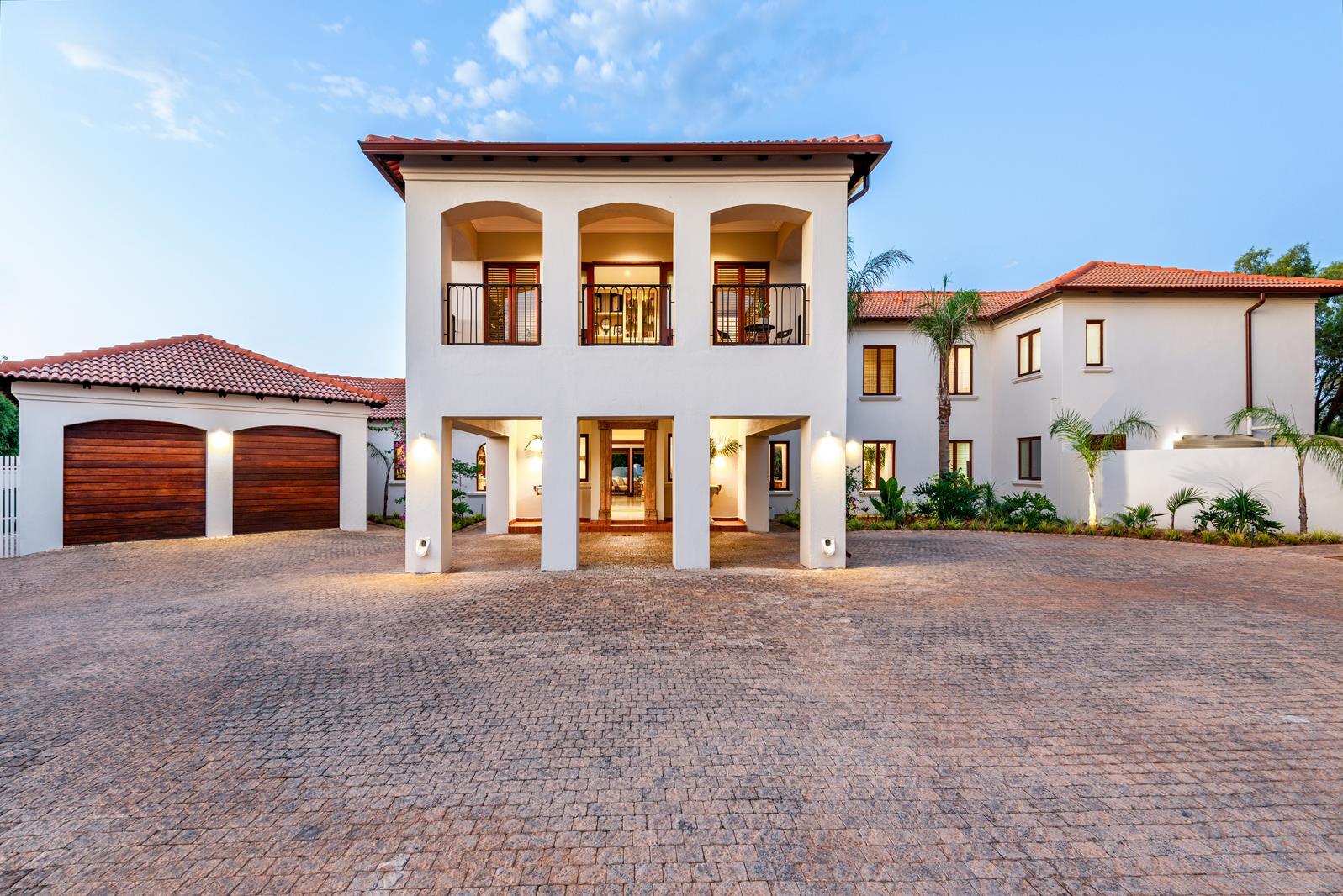 7 Bedroom House in Roodeplaat