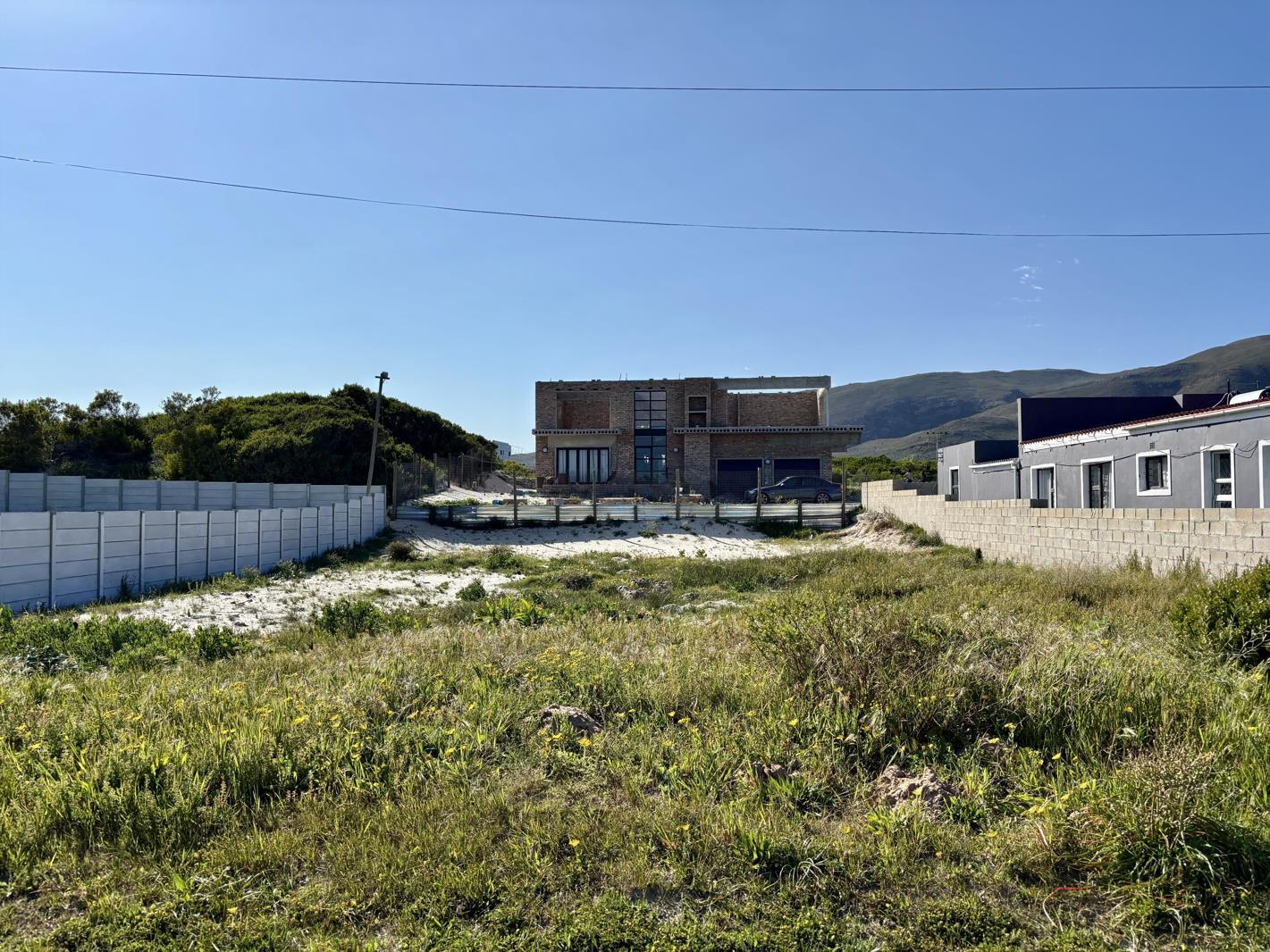 595 m² Land available in Hawston