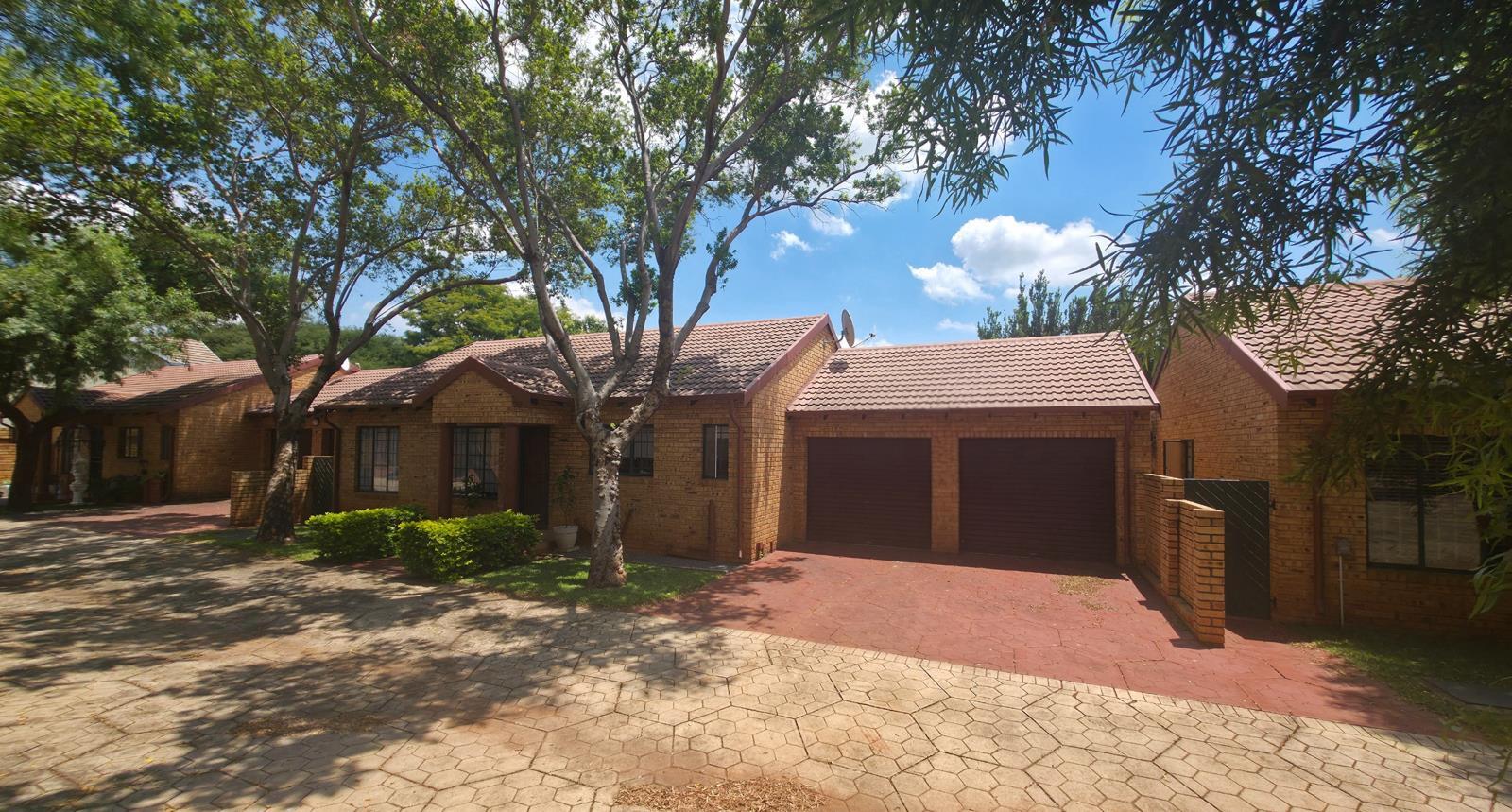 3 Bedroom Townhouse in Montana Park