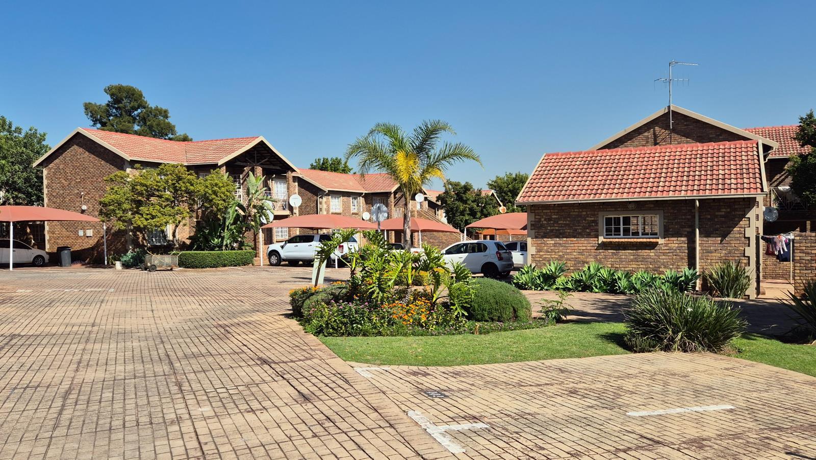1.5 Bedroom Apartment in Die Hoewes