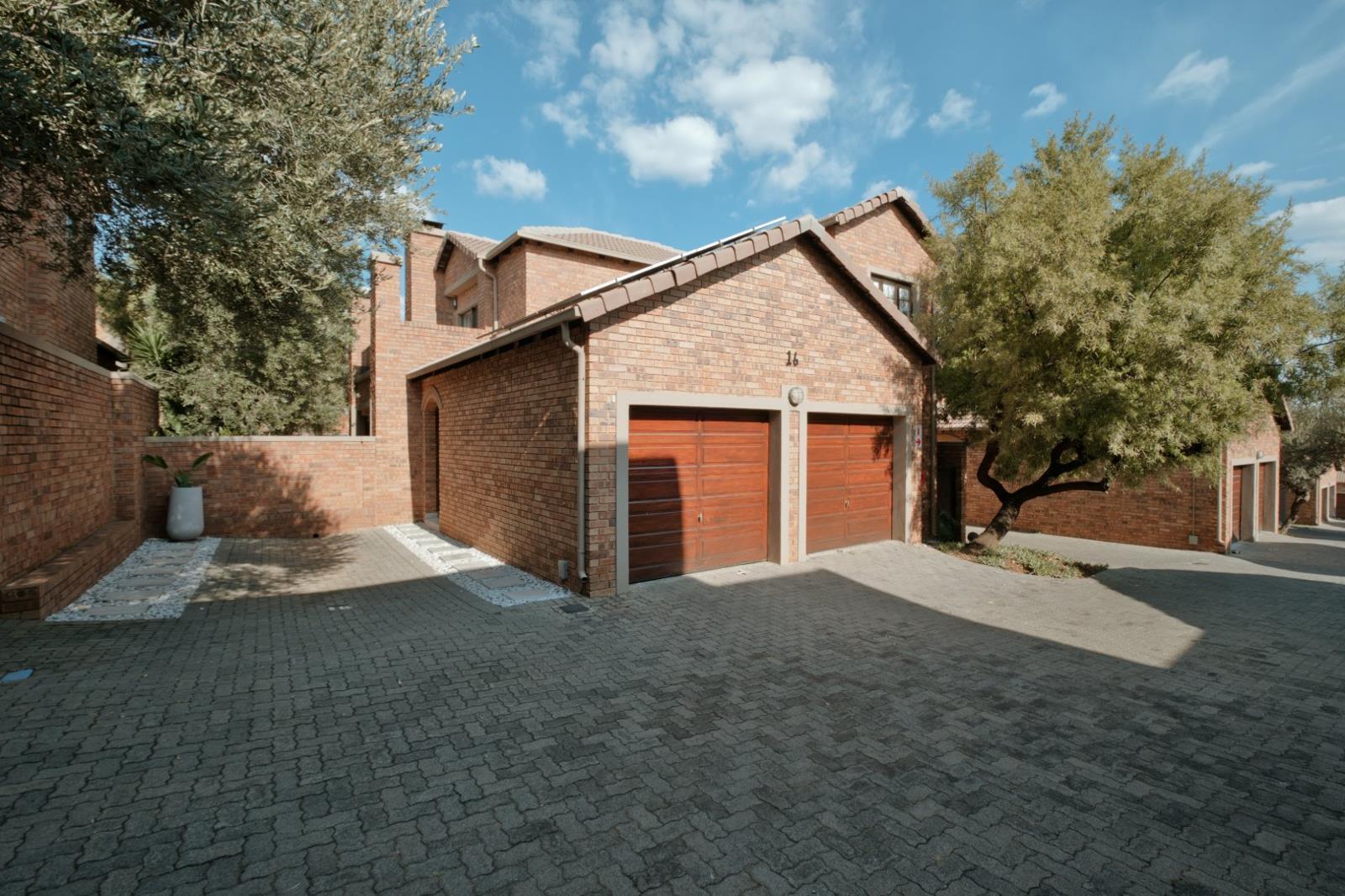 4 Bedroom Cluster in Meyersdal