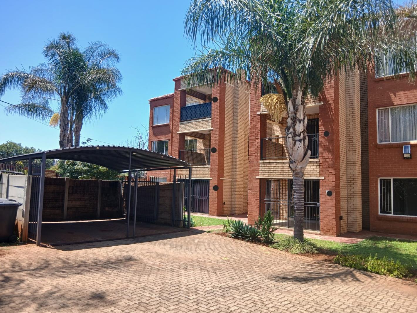 3 Bedroom Apartment in Die Hoewes