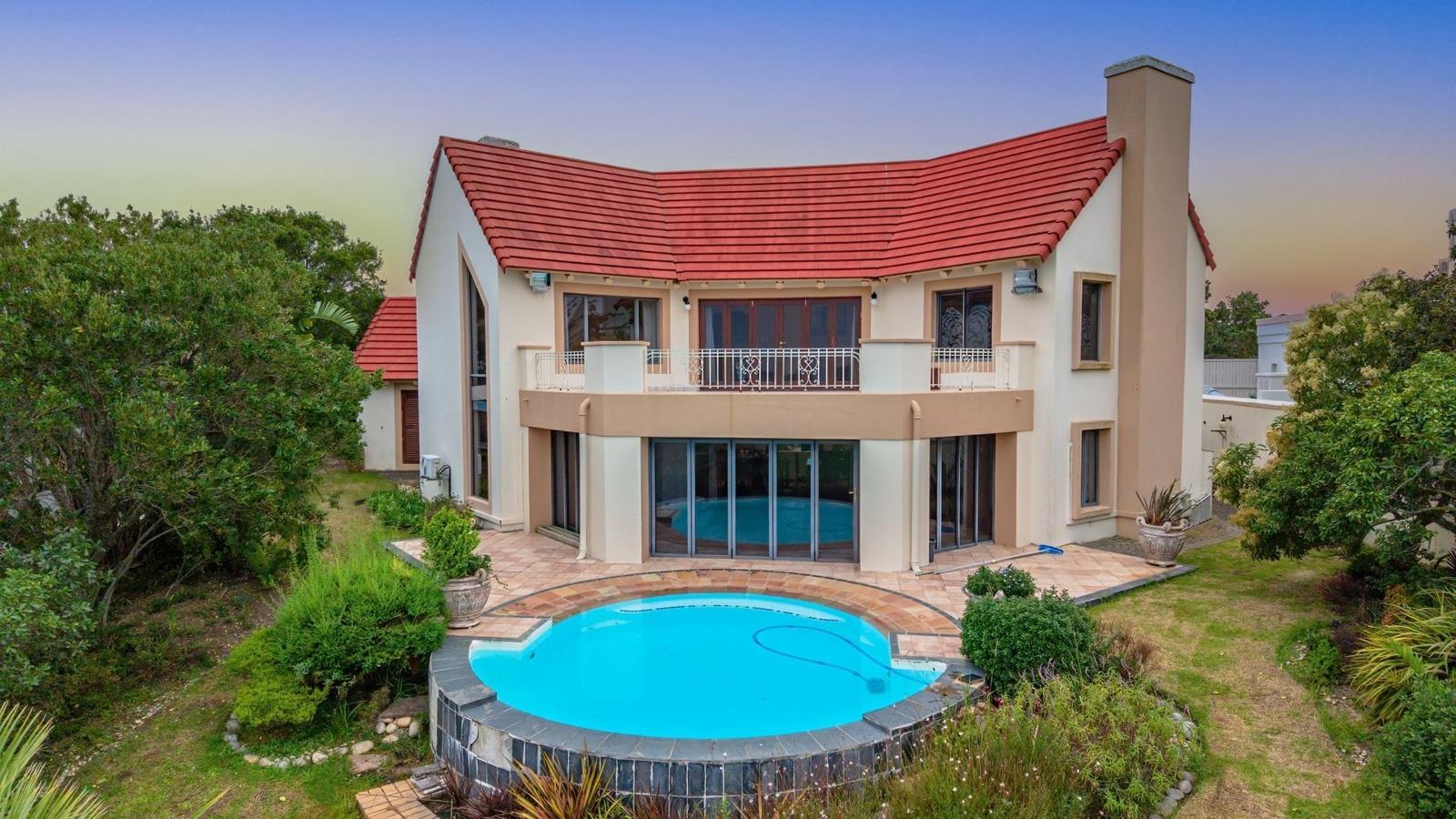 4 Bedroom House in Pezula Golf Estate