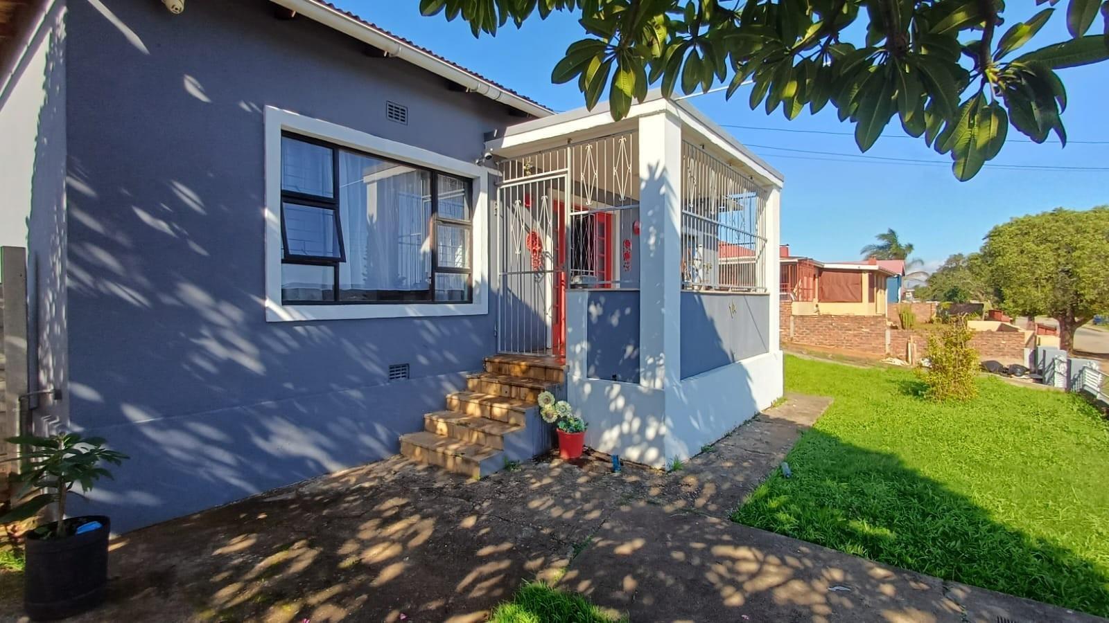 3 Bedroom House in Van Riebeeck Heights