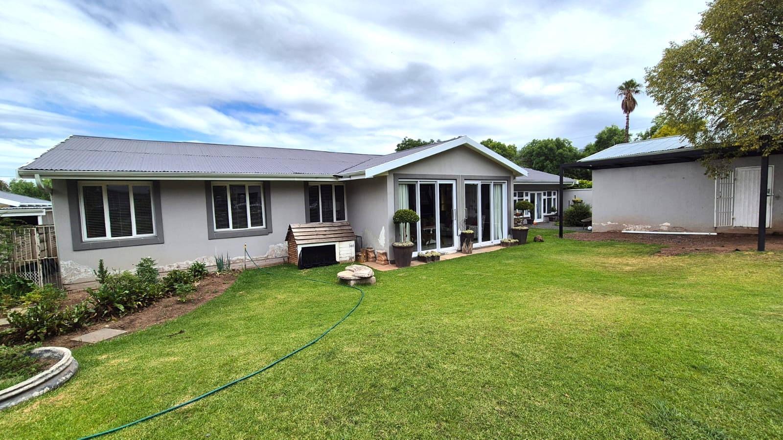 5 Bedroom House in Bergsig