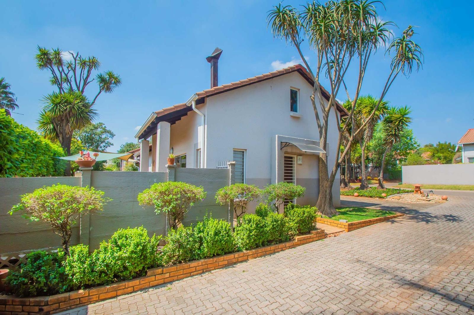 3 Bedroom Townhouse in Weltevreden Park