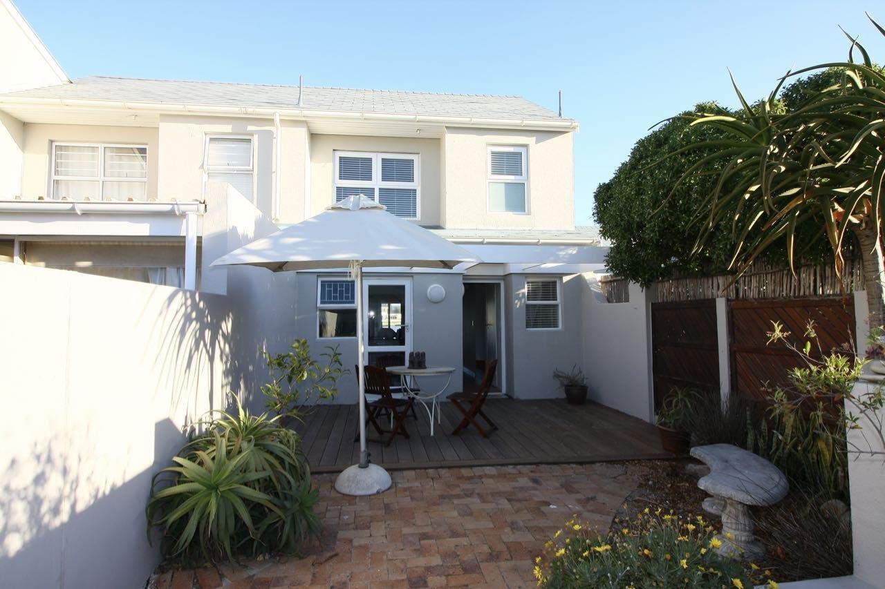2 Bedroom Townhouse in Woodbridge Island