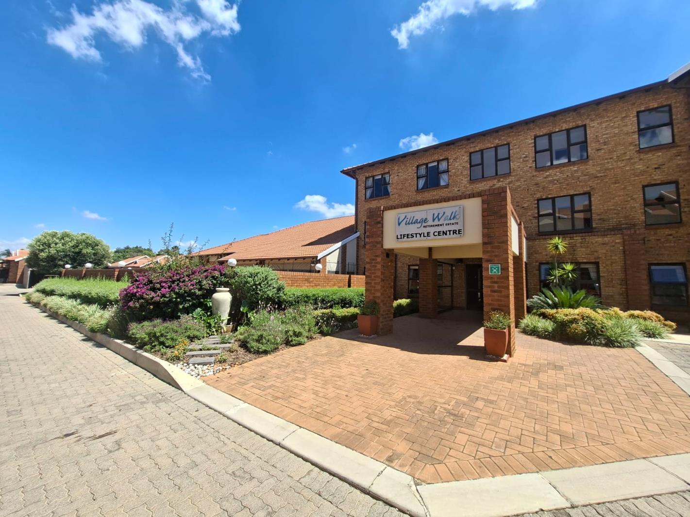 1 Bedroom Apartment in Brentwood Park