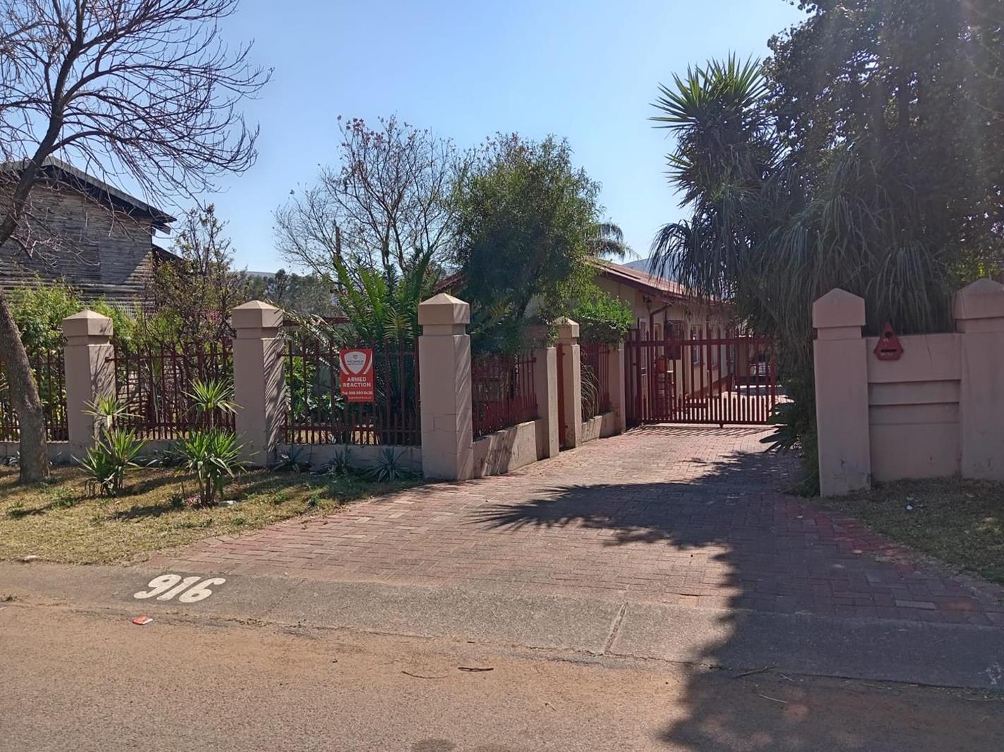 2 Bedroom Garden Cottage in Claremont