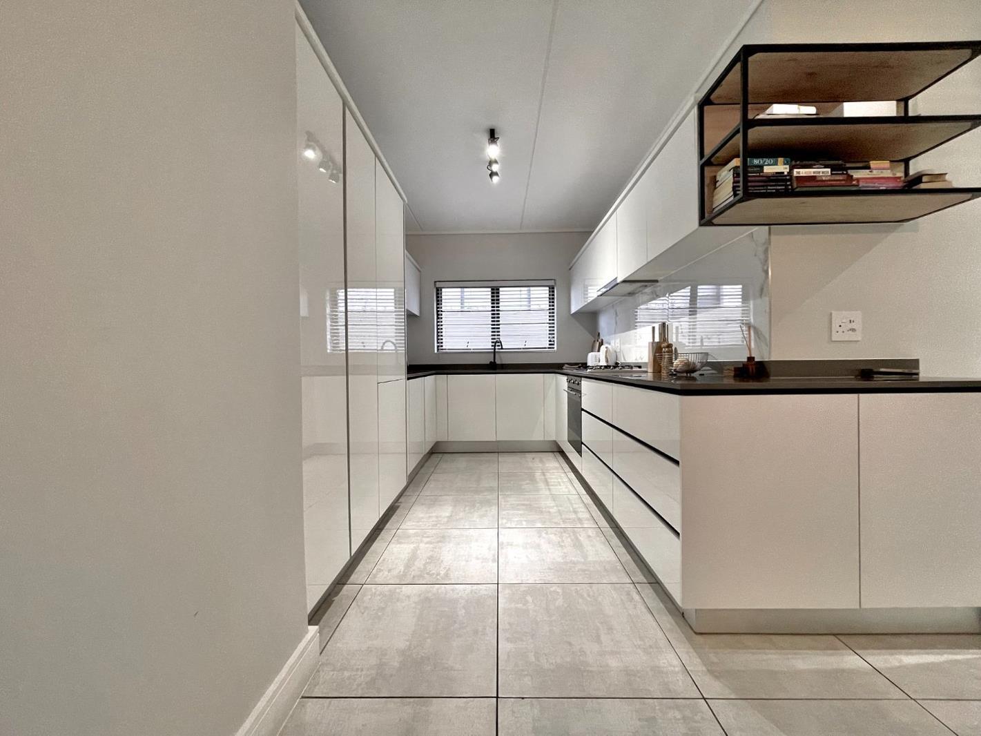 3 Bedroom Apartment in Waterfall