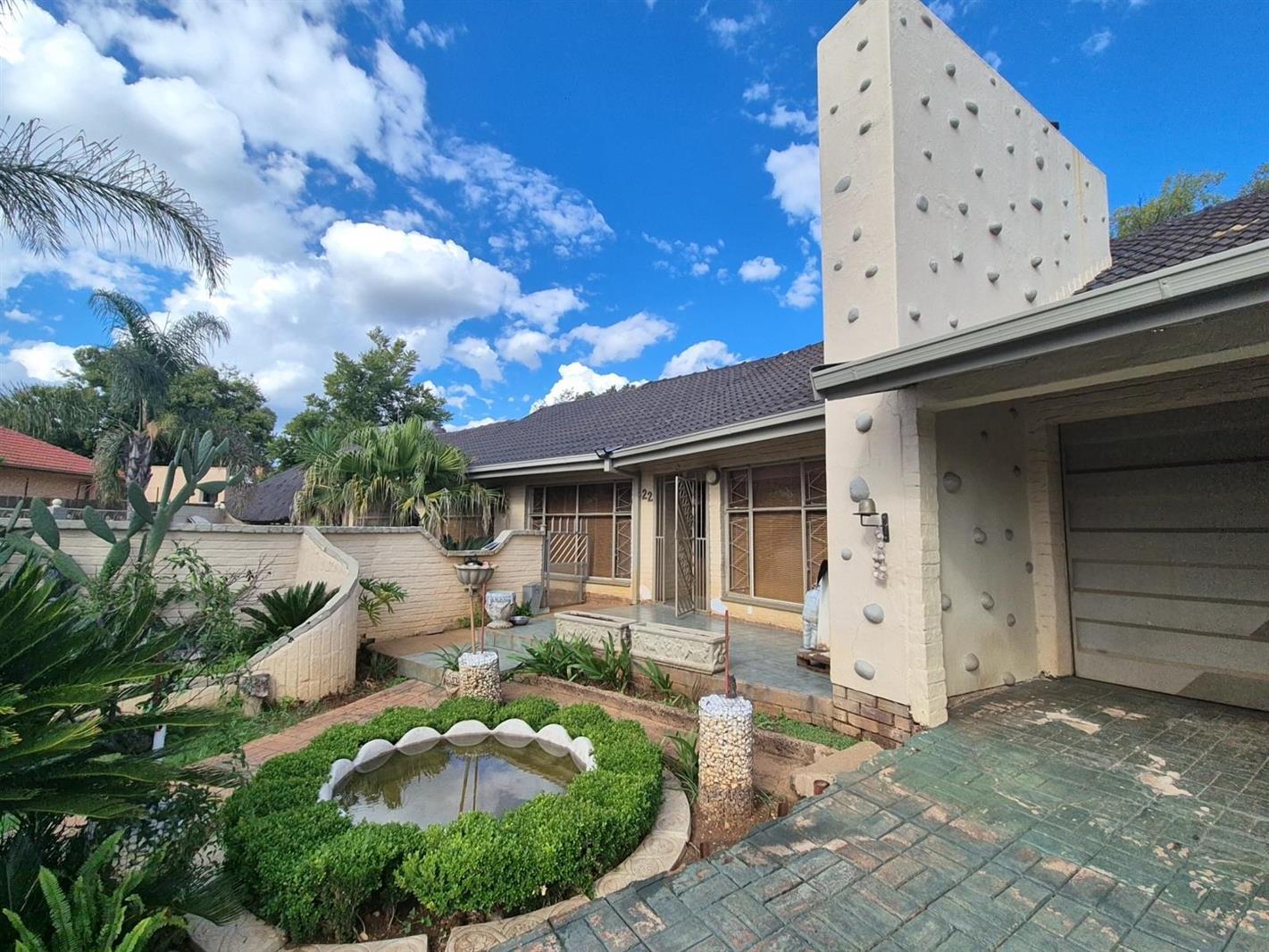 9 Bedroom House in Baillie Park
