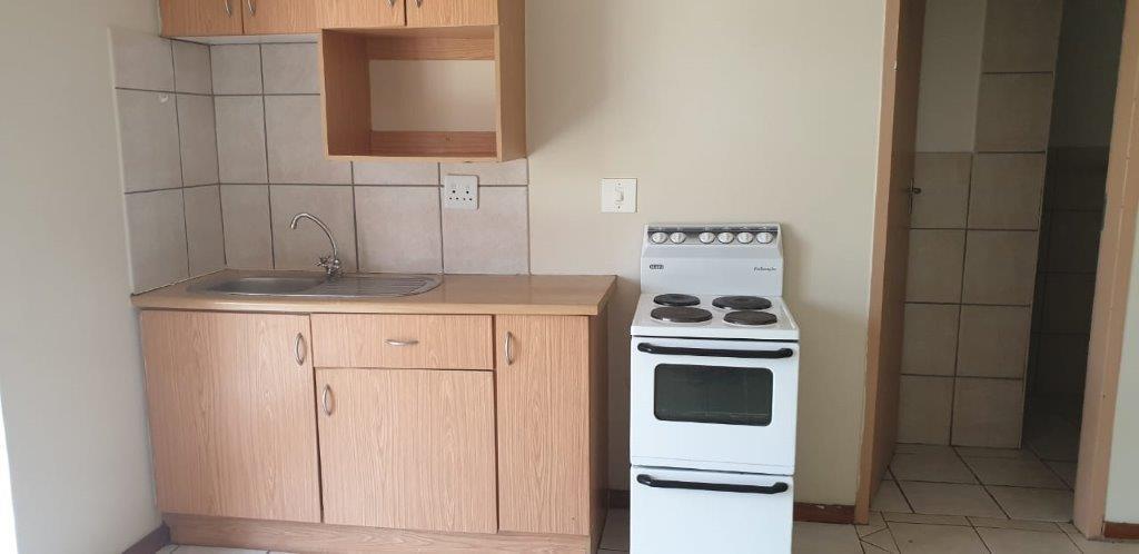 Bachelor apartment in Hillcrest