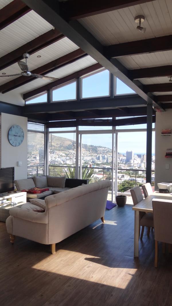 2 Bedroom Flat in Vredehoek