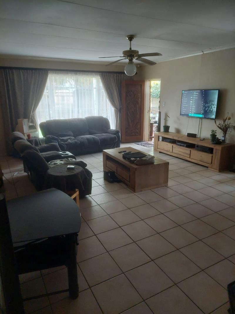 3 Bedroom House in Witpoortjie