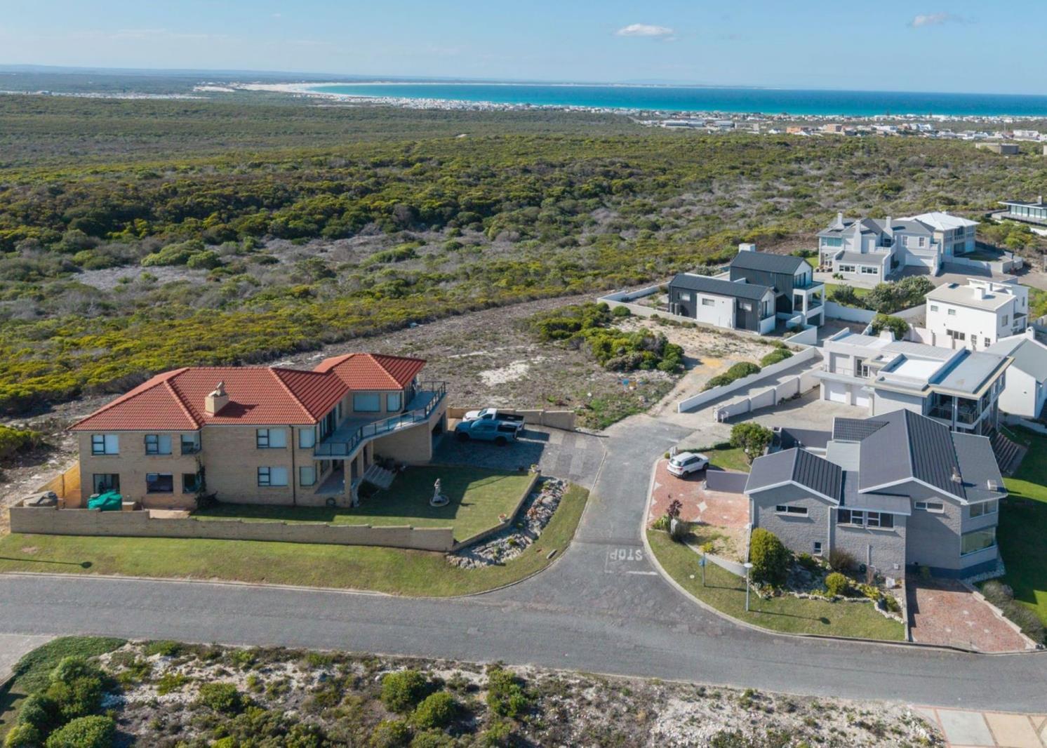 744 m² Land available in Struisbaai