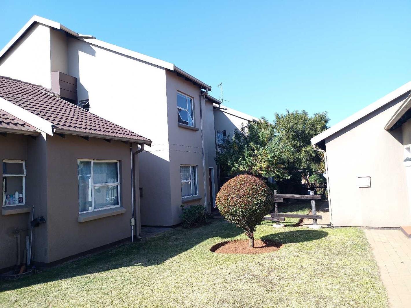 2 Bedroom Townhouse in Pomona