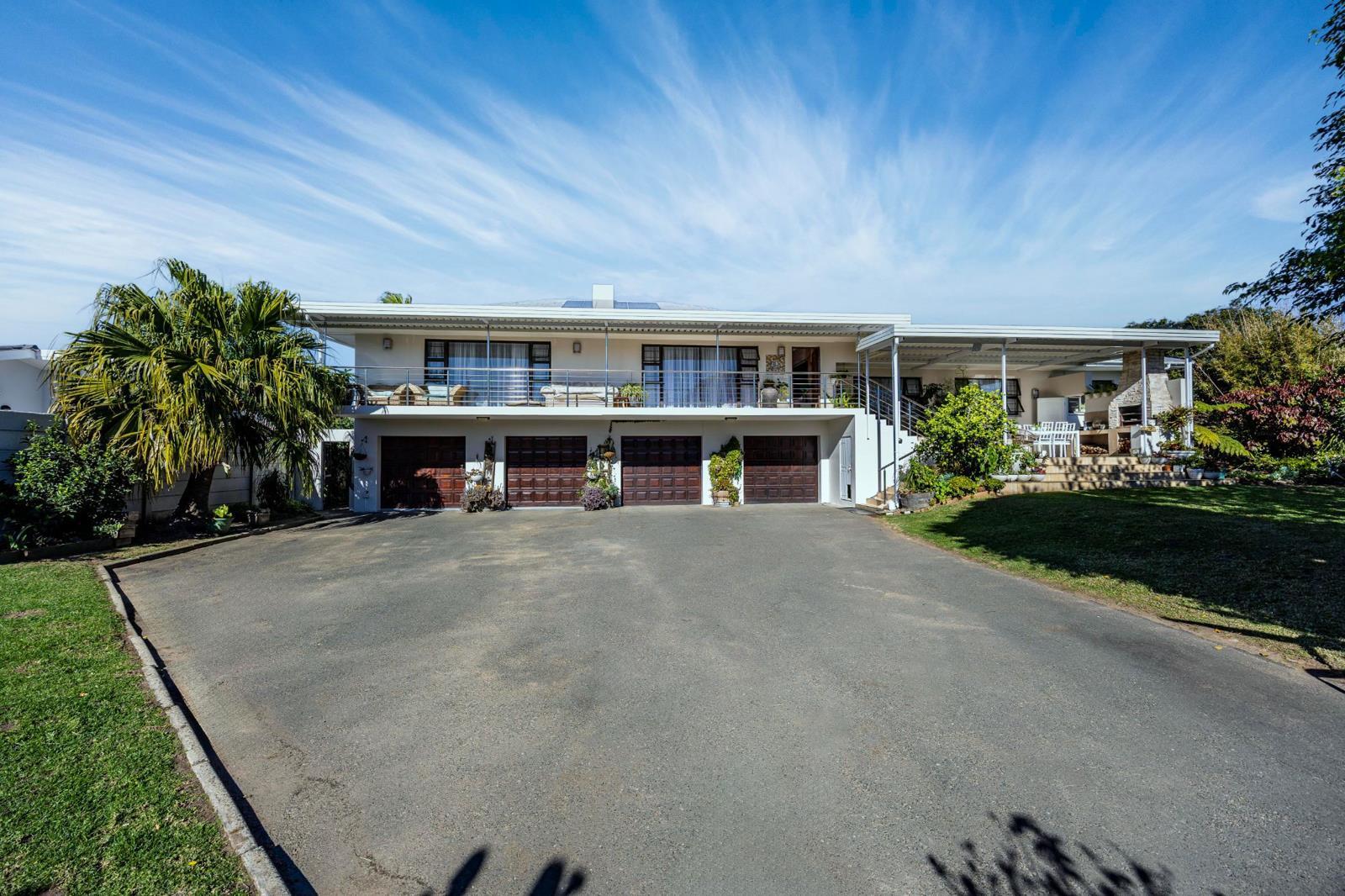 6 Bedroom House in Gonubie