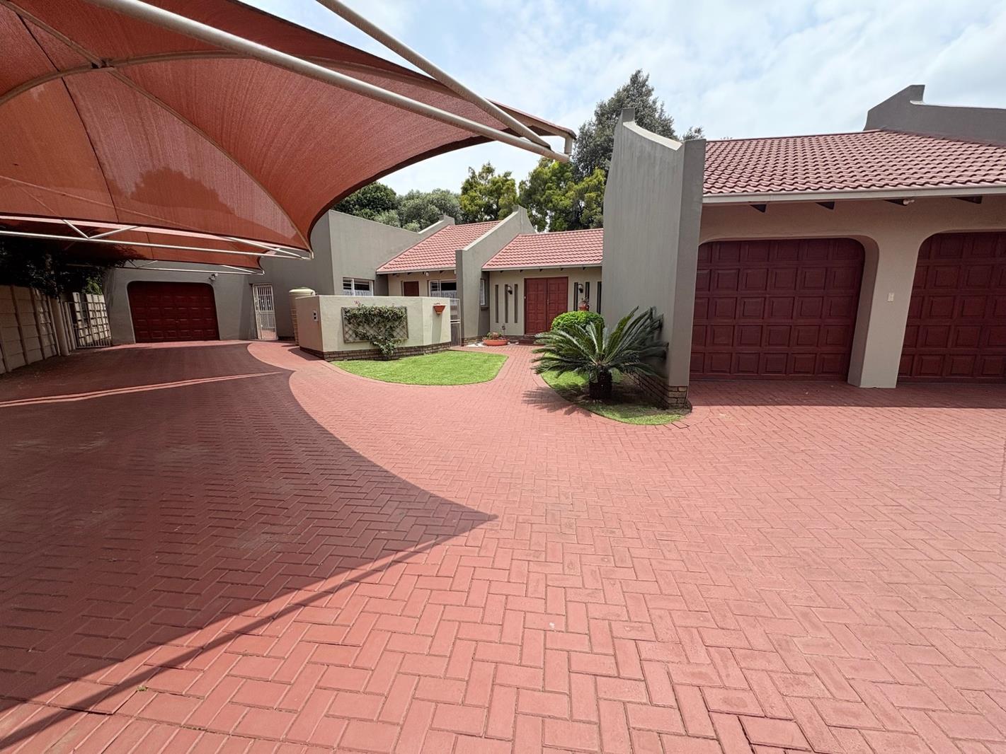 6 Bedroom House in Sunward Park