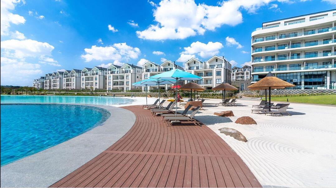 3 Bedroom Penthouse in Waterfall Estate
