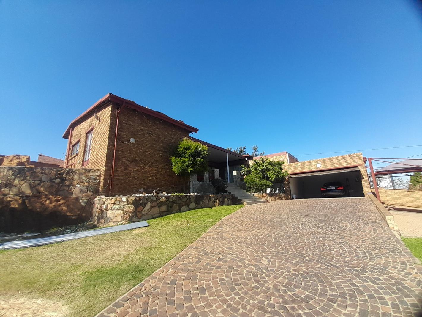 4 Bedroom House in Oakdene