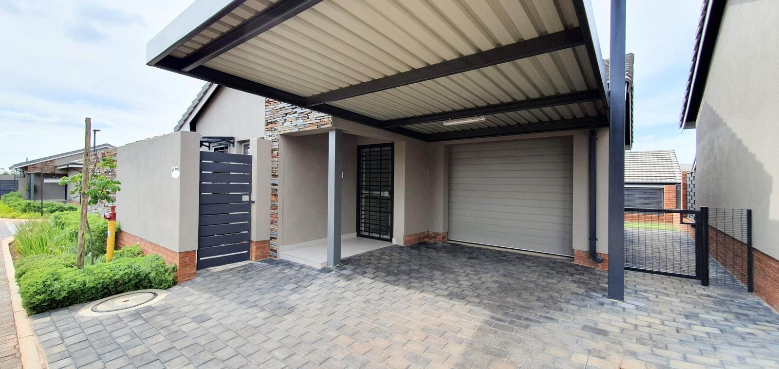 2 Bedroom House in Waterkloof