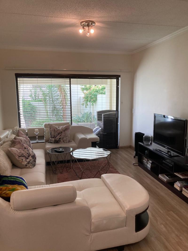 1 Bedroom Apartment in Bryanston