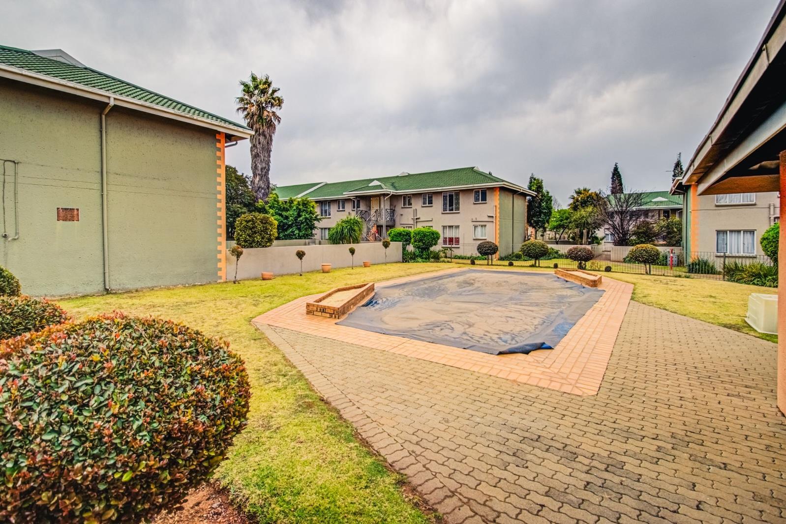 2 Bedroom Townhouse in Glen Marais