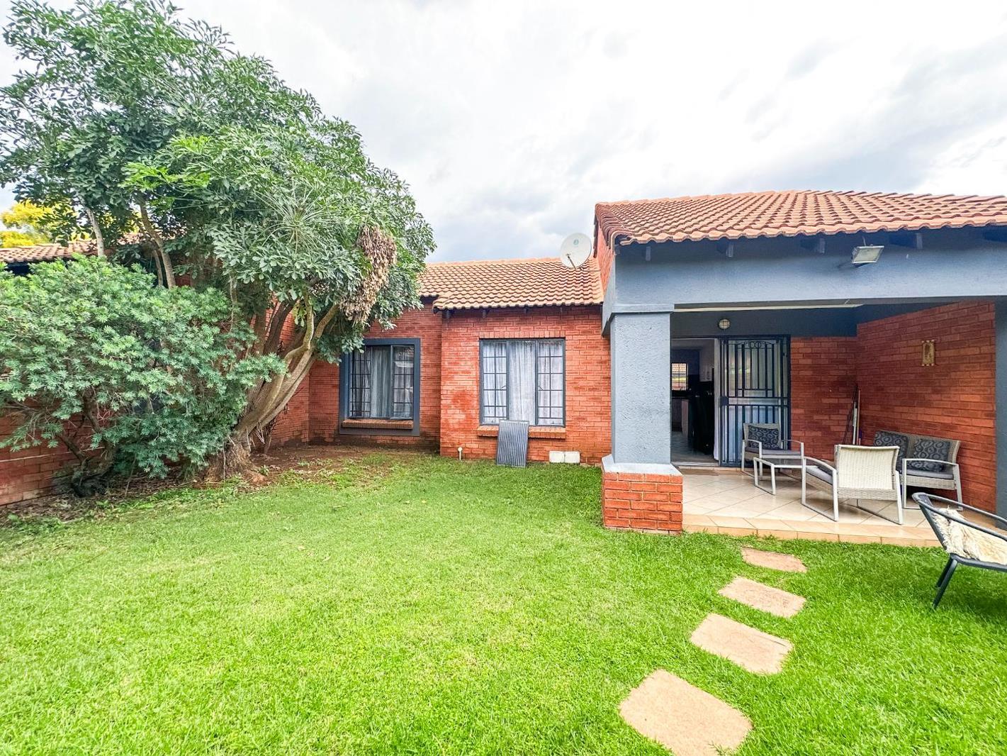 2 Bedroom Townhouse in Equestria