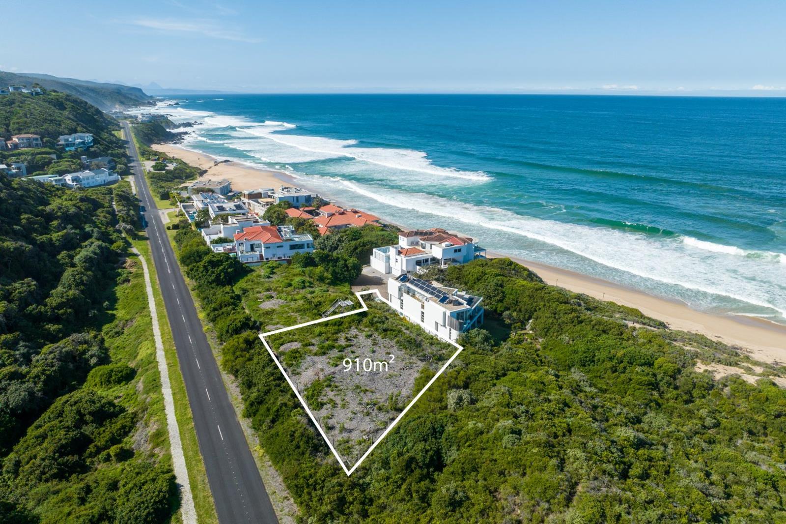 896 m² Land available in Keurboomstrand