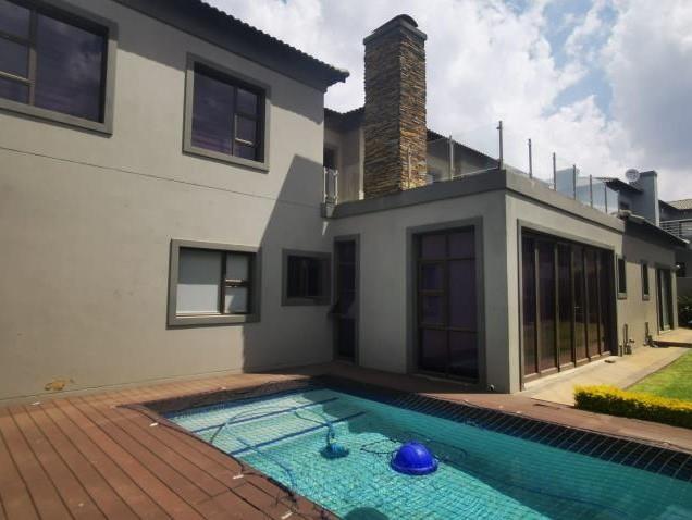 5 Bedroom House in Blue Valley Golf Estate