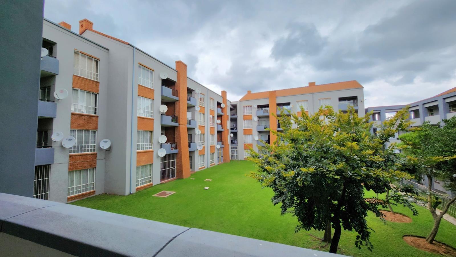 2 Bedroom Apartment in Waterkloof Glen
