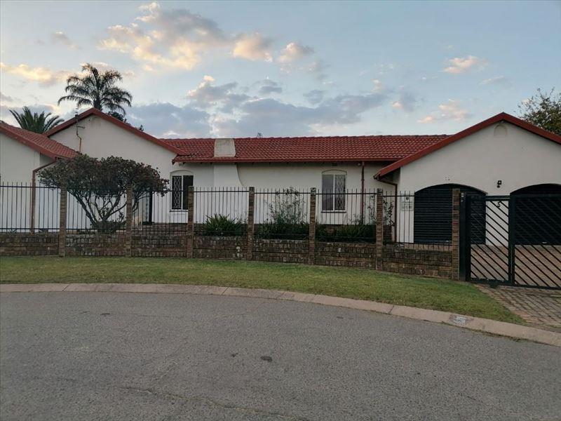 3 Bedroom House in Van Riebeeck Park