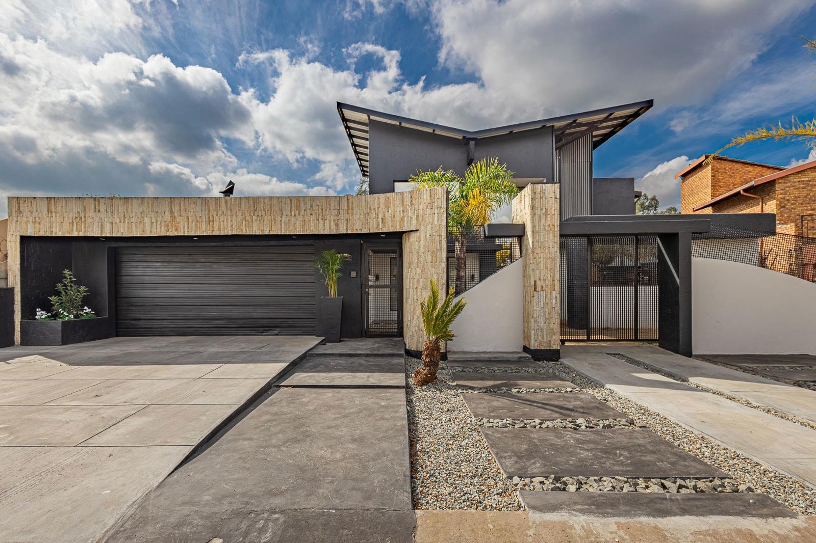 4 Bedroom House in Dewald Hattingh Park