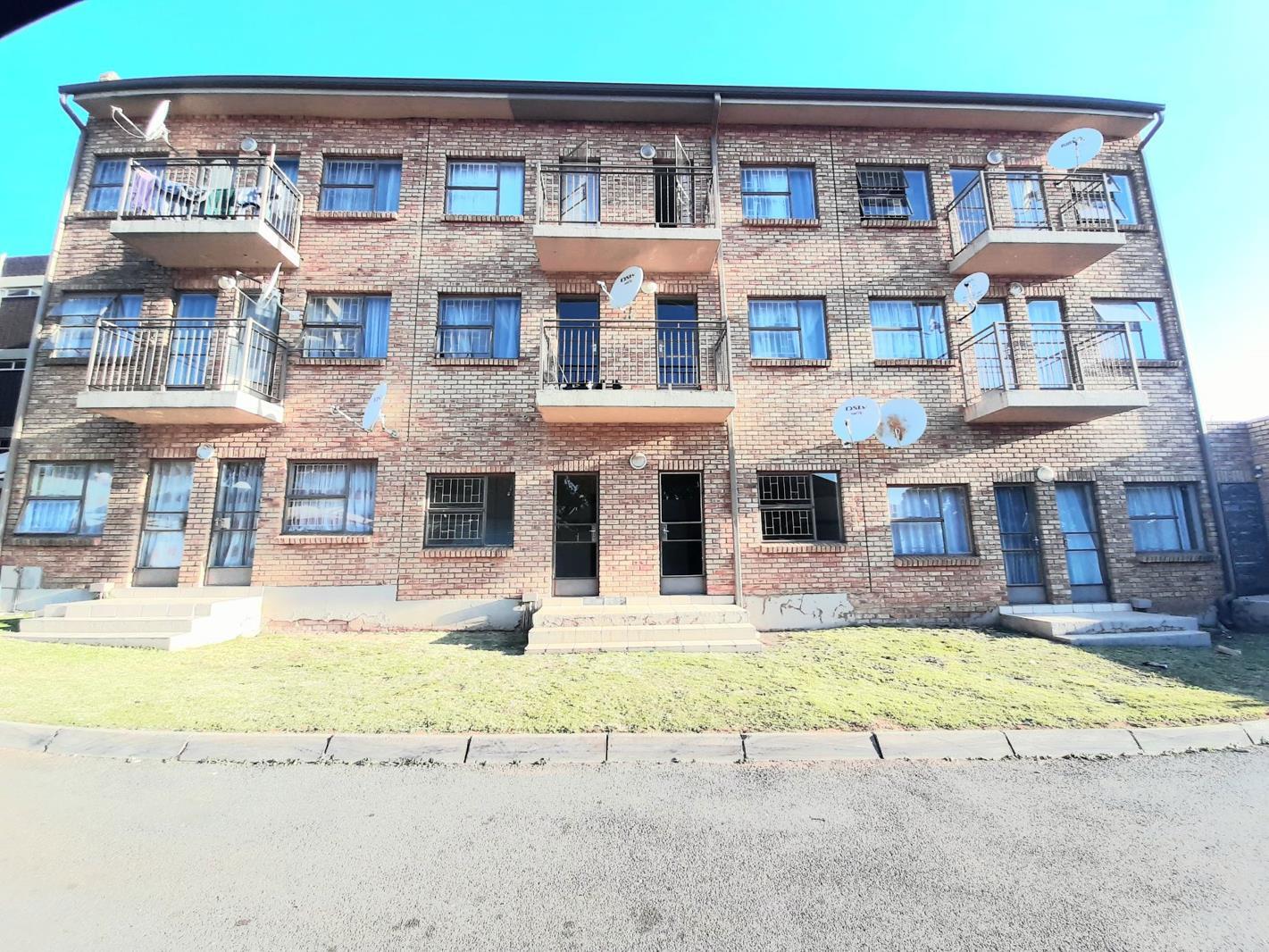 2 Bedroom Apartment in Krugersdorp Central