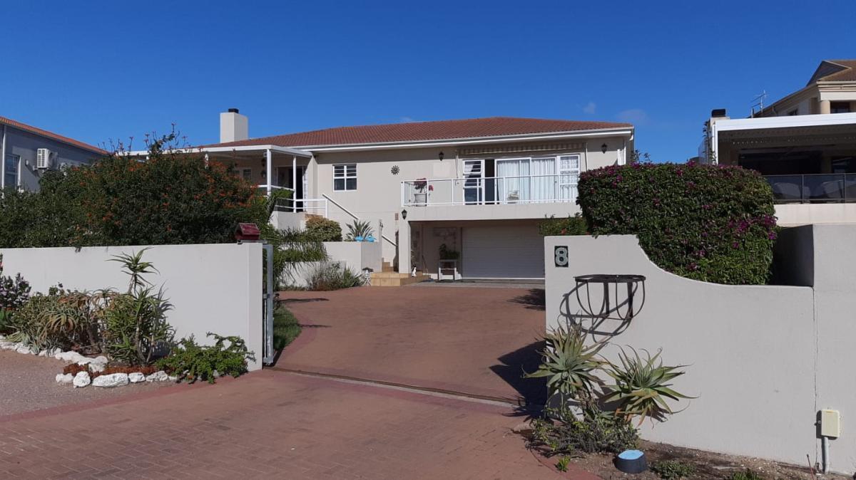 4 Bedroom House in Port Owen
