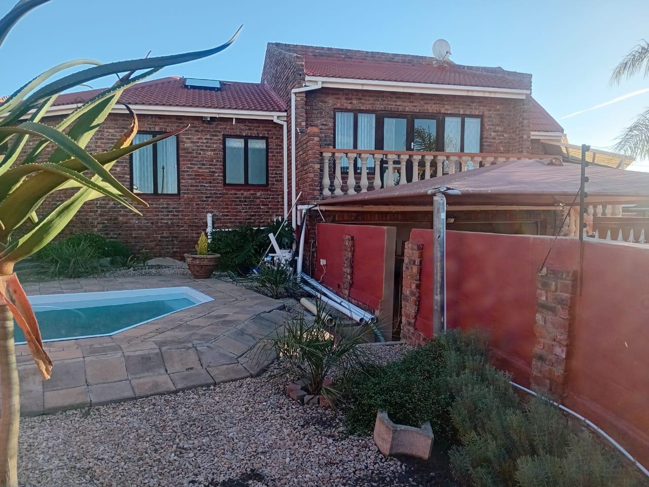 6 Bedroom House in Heiderand