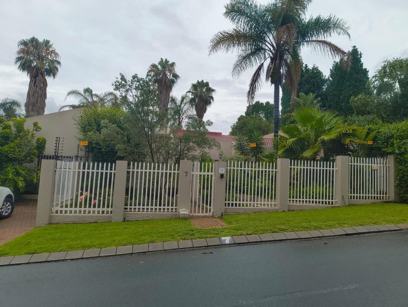 4 Bedroom House in Douglasdale