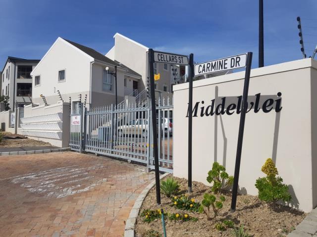 2 Bedroom Apartment in Burgundy Estate