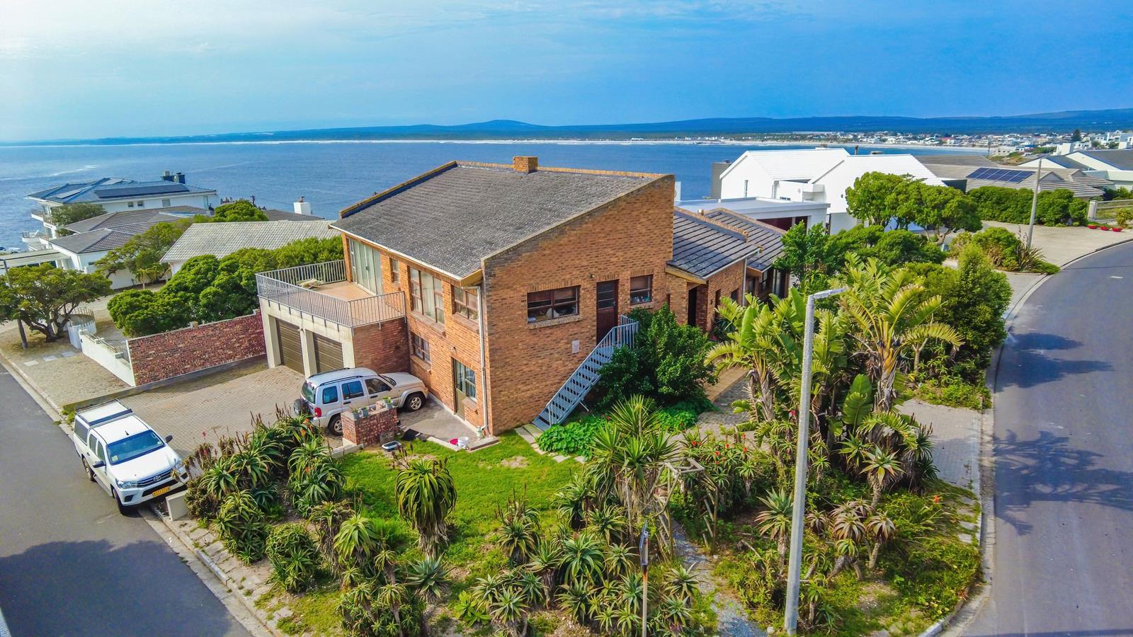4 Bedroom House in Yzerfontein
