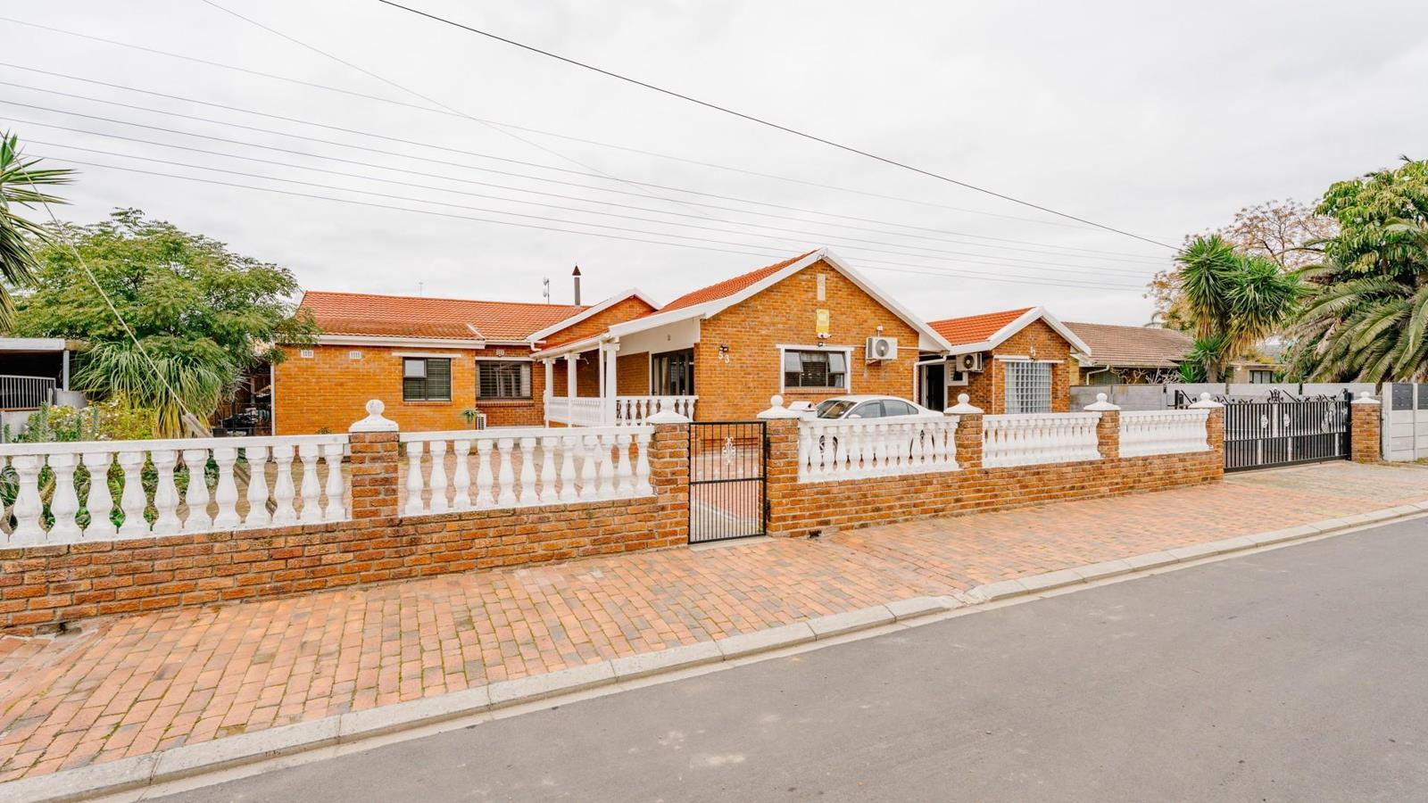 7 Bedroom House in Dal Josafat